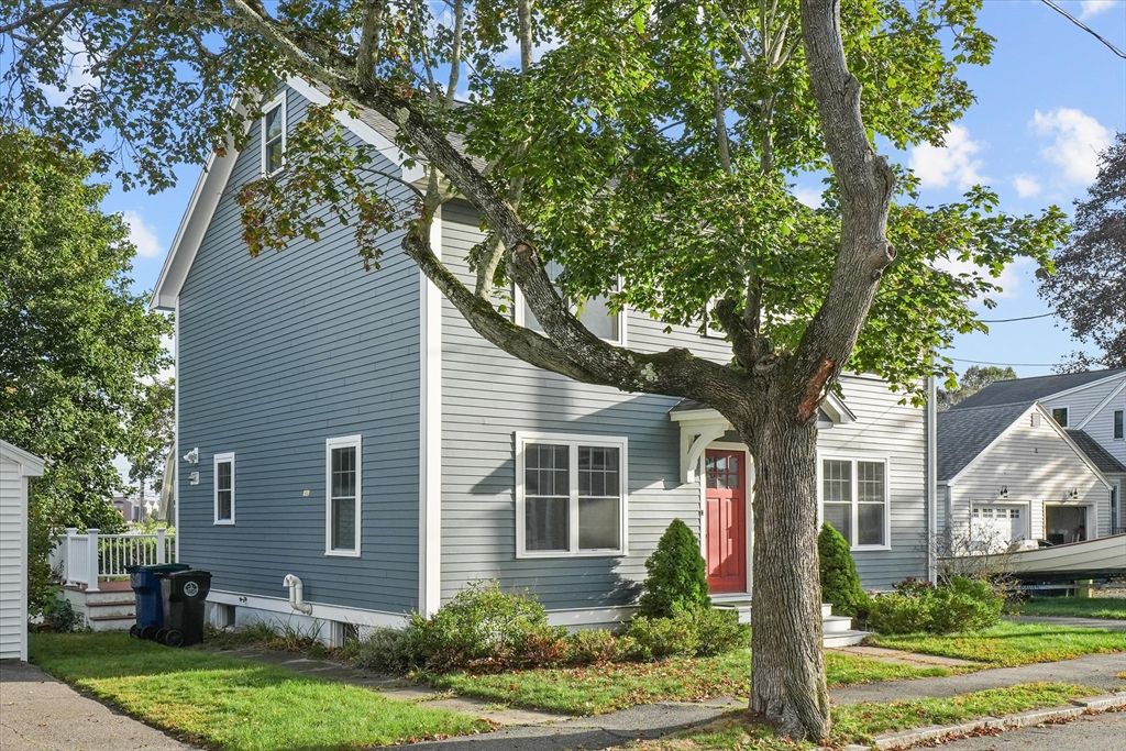 Exterior, Facade, Cape Cod