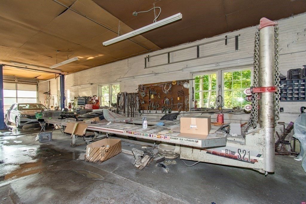 Garage, Interior, Stone Walls