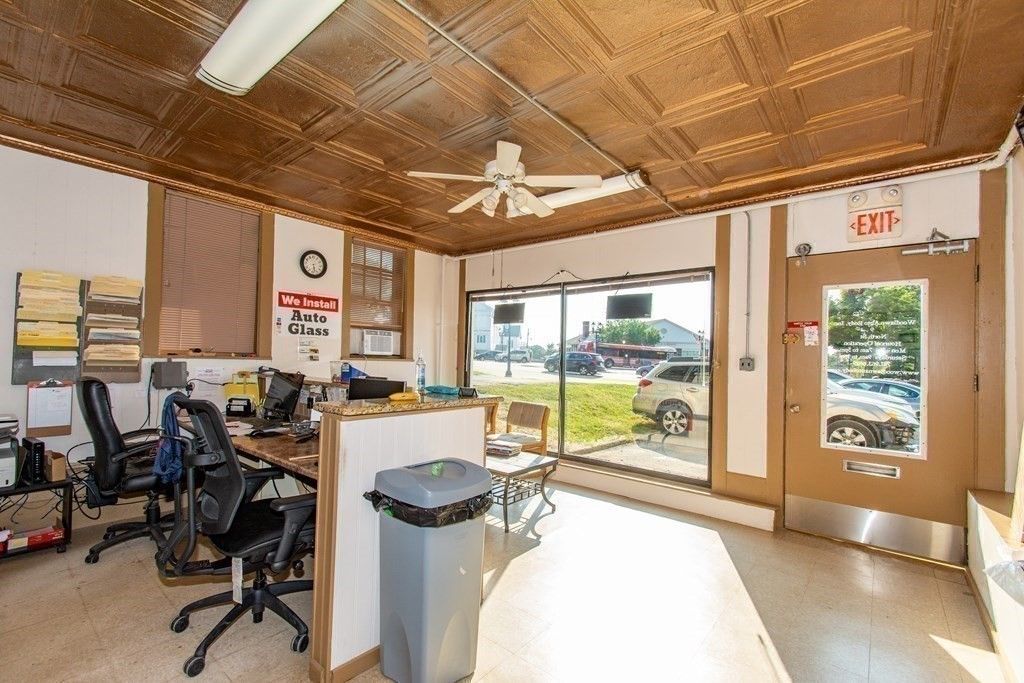 Home Office, Interior