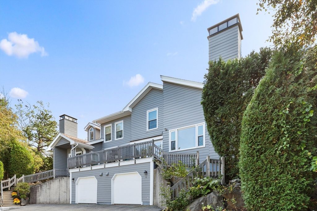 Attached, Exterior, Facade, Queen Anne Victorian