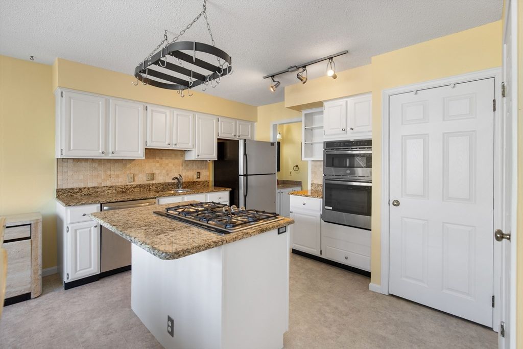 Interior, Kitchen, Pendant Lights, Stainless Steel Appliances