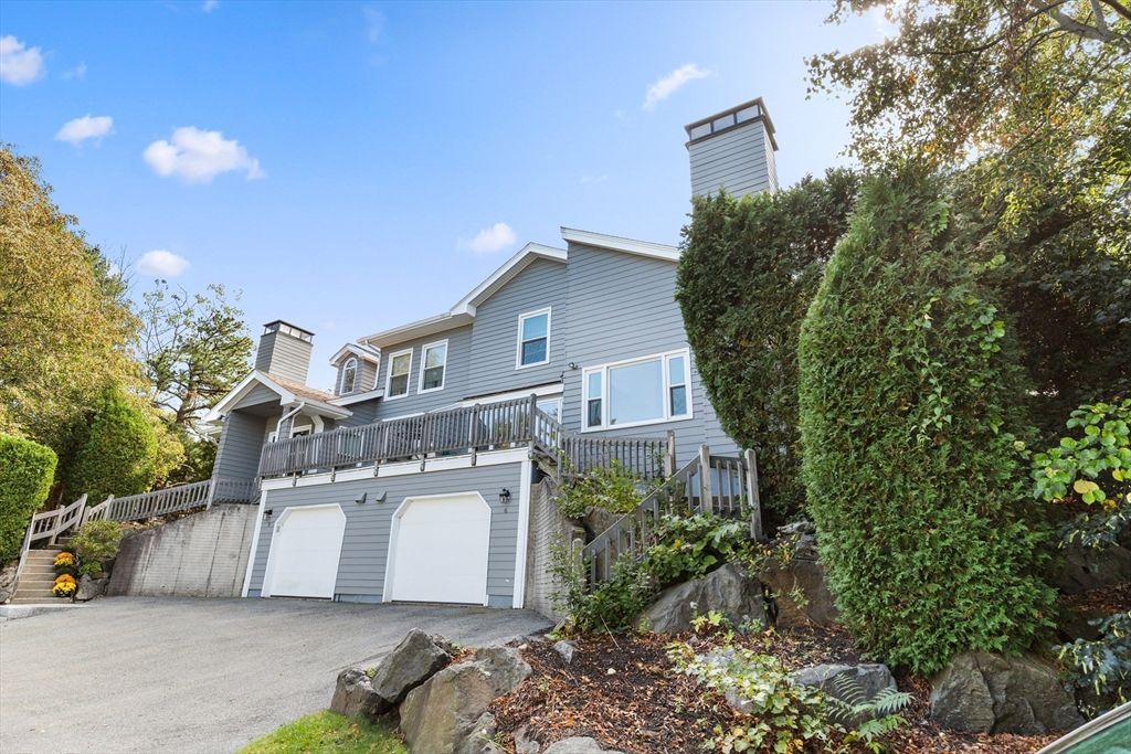 Attached, Exterior, Facade, Queen Anne Victorian