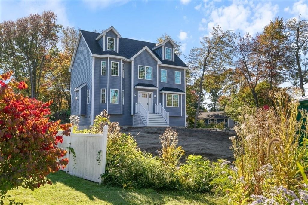 Exterior, Facade, Queen Anne Victorian
