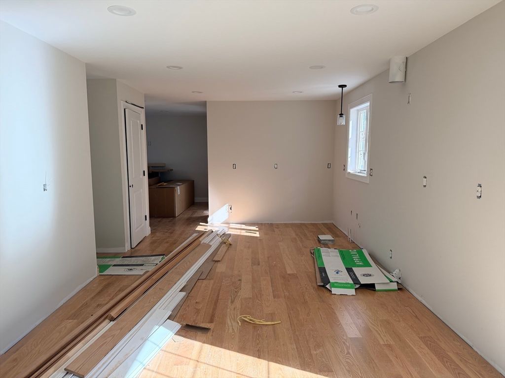 Interior, Pendant Lights, Recessed Lighting, Wood Texture Flooring
