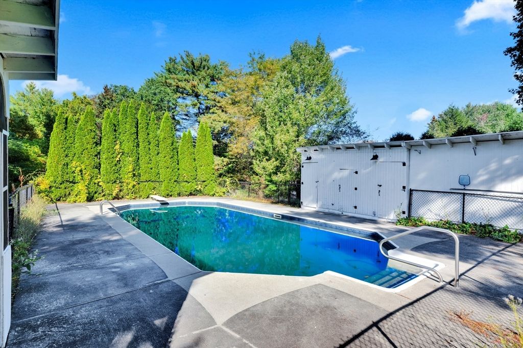 Exterior, Pool