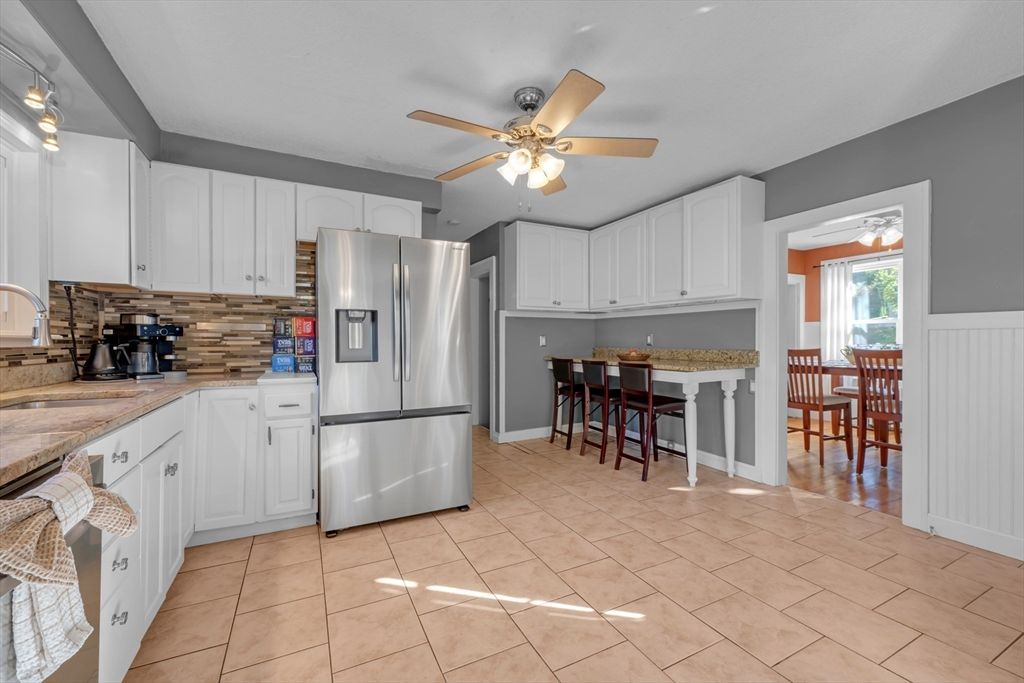 Dining room, Interior, Kitchen, Stainless Steel Appliances