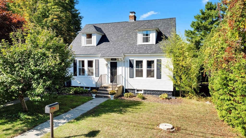 Exterior, Facade, Cape Cod