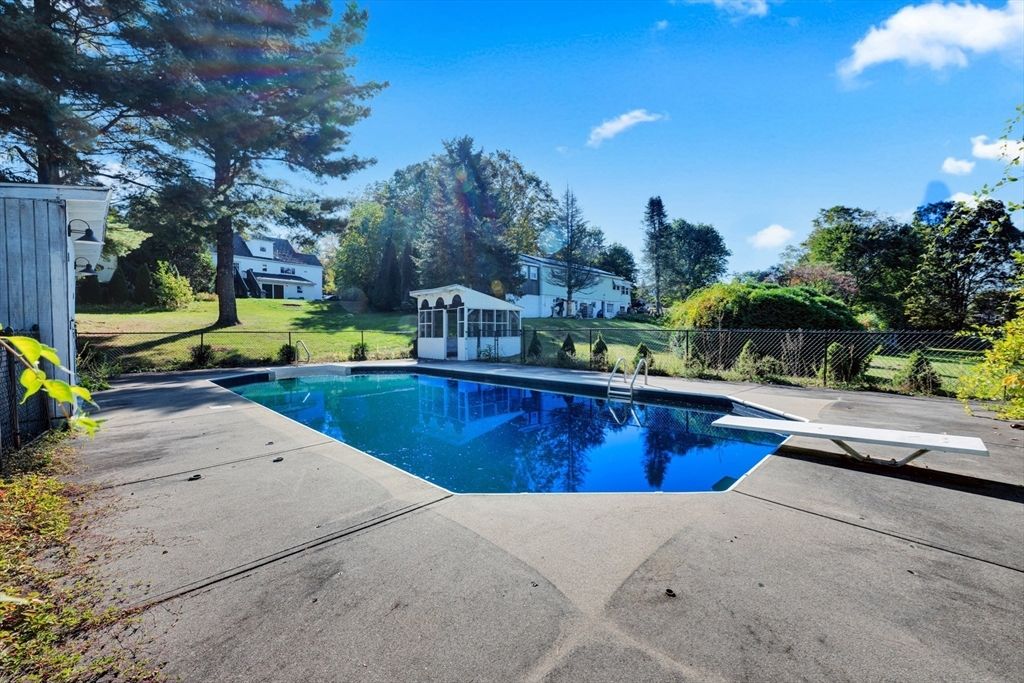 Exterior, Pool