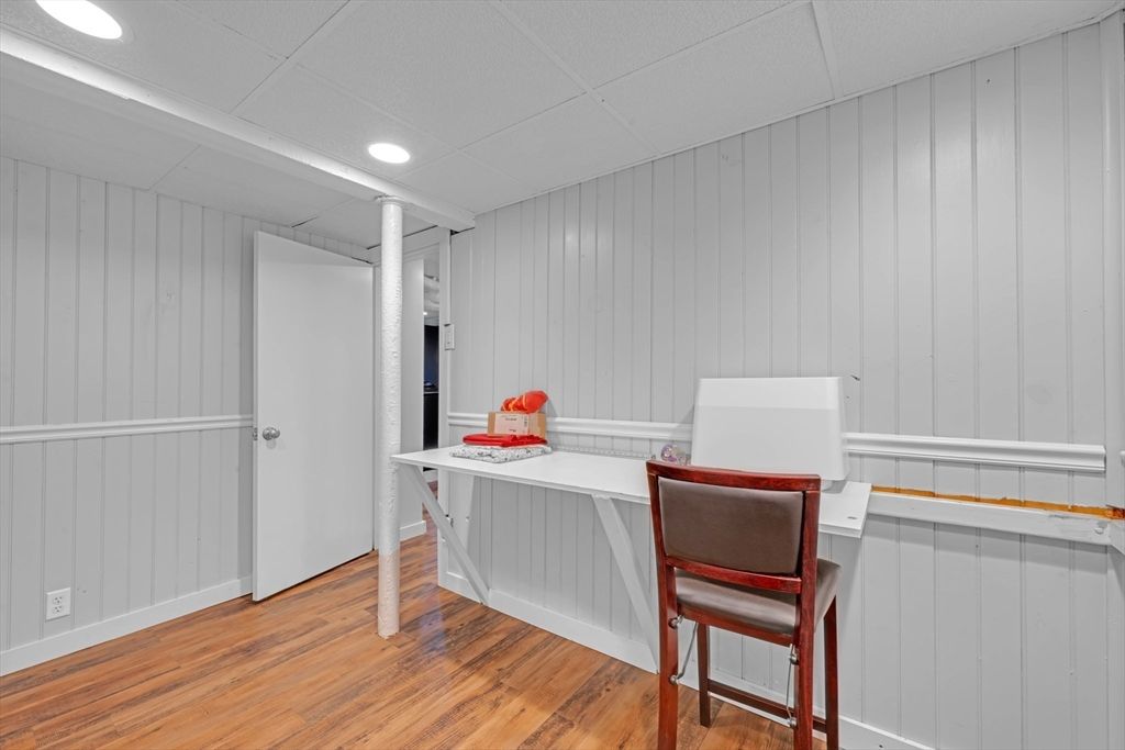 Home Office, Interior, Recessed Lighting, Wood Texture Flooring