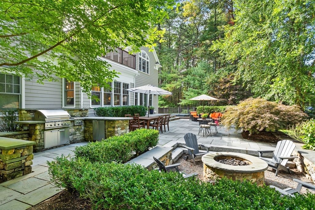 Exterior, Outdoor Kitchen