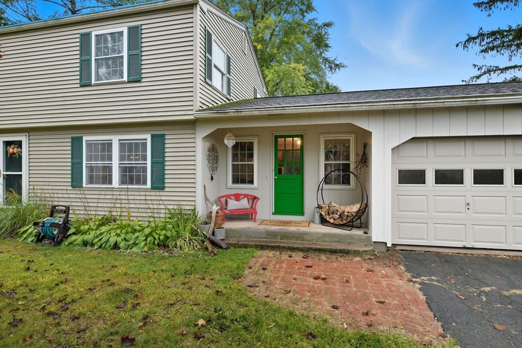 Attached, Exterior, Facade, Cape Cod