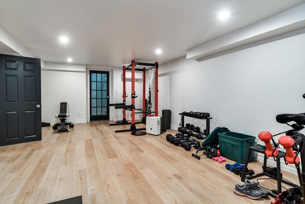 Fitness Equipment, Interior, Recessed Lighting, Wood Texture Flooring