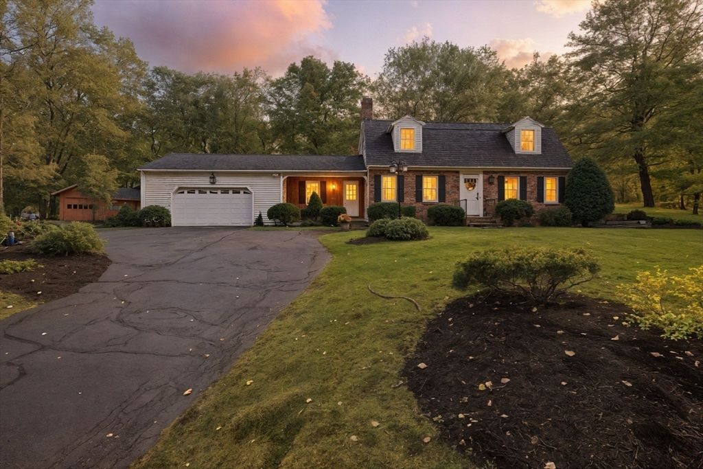 Attached, Exterior, Facade, Cape Cod