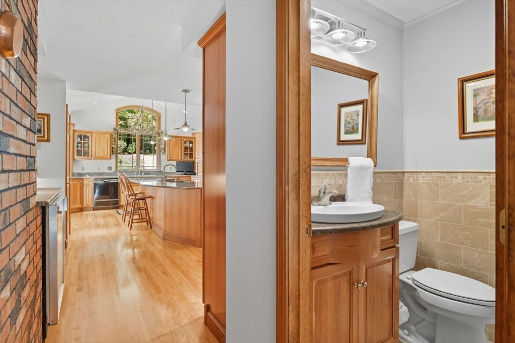 Bathroom, Interior, Pendant Lights, Wood Texture Flooring