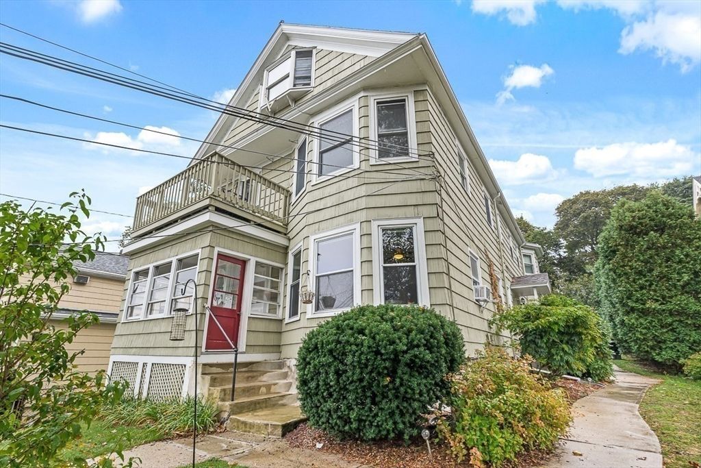 Exterior, Facade, Queen Anne Victorian