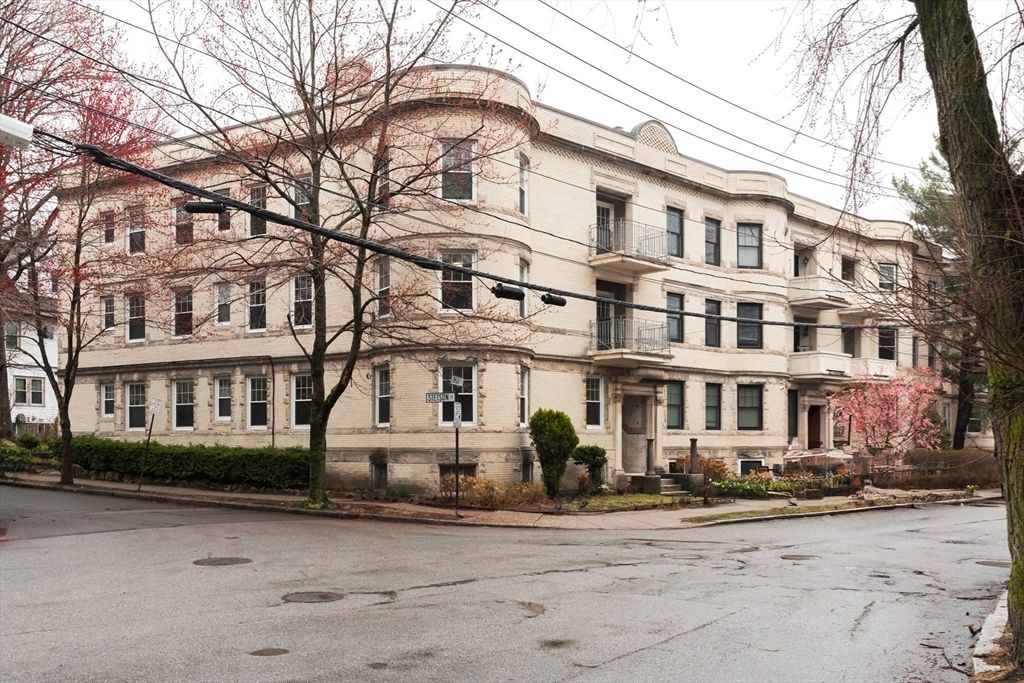 Exterior, Facade, Rowhouse