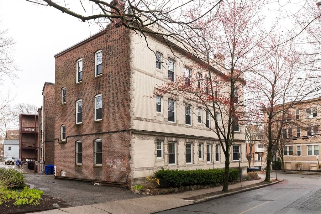 Exterior, Facade, Brick Facade, Rowhouse