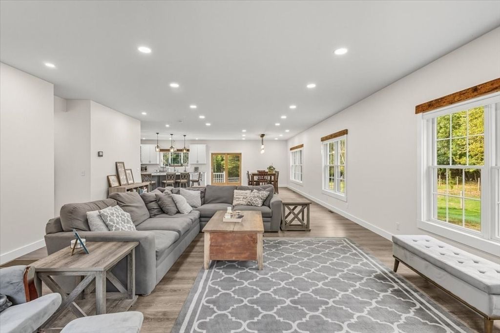 Dining room, Interior, Kitchen, Living room, Pendant Lights, Recessed Lighting, Wood Texture Flooring