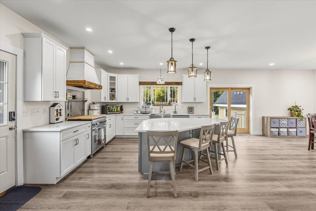 Interior, Kitchen, Pendant Lights, Recessed Lighting, Wood Texture Flooring