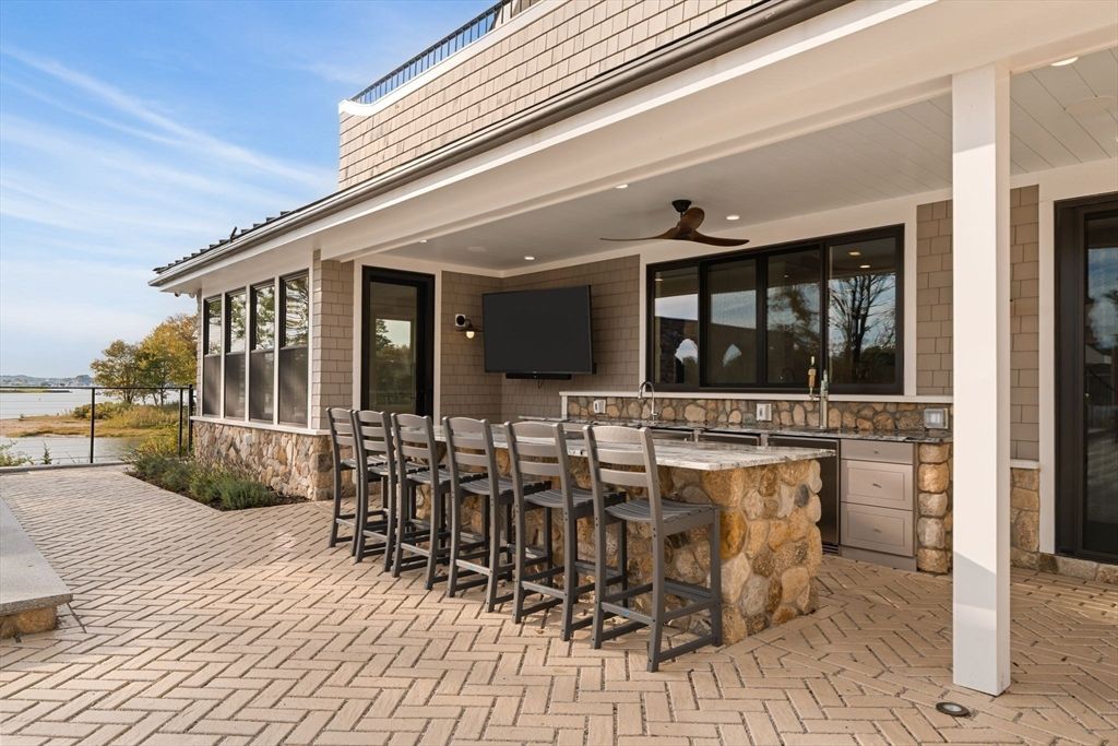 Exterior, Outdoor Kitchen