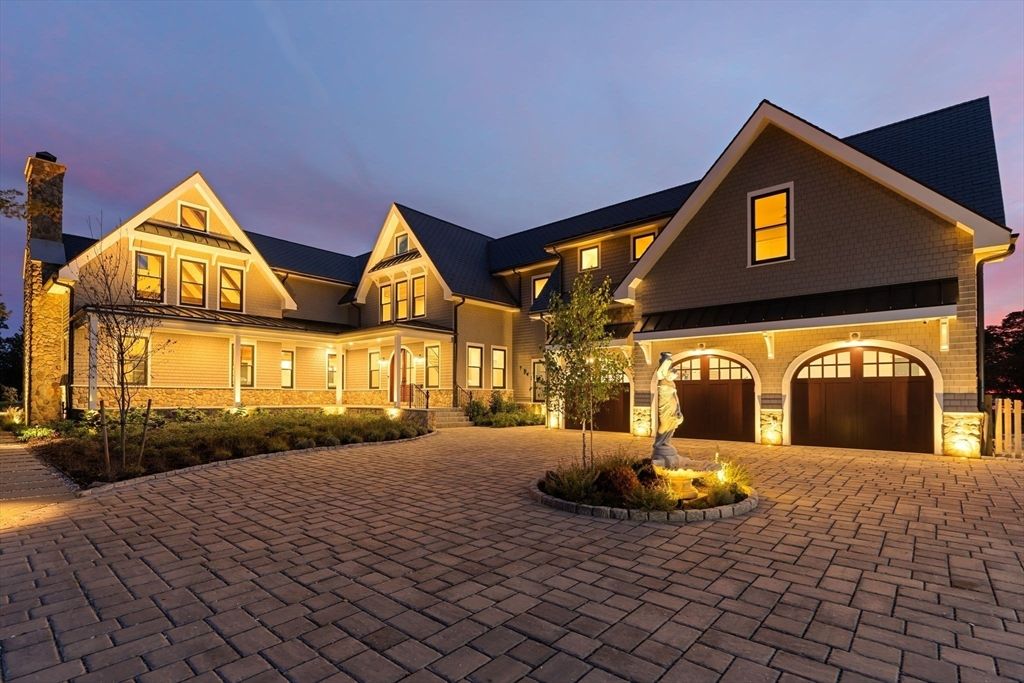 Attached, Exterior, Facade, Farmhouse