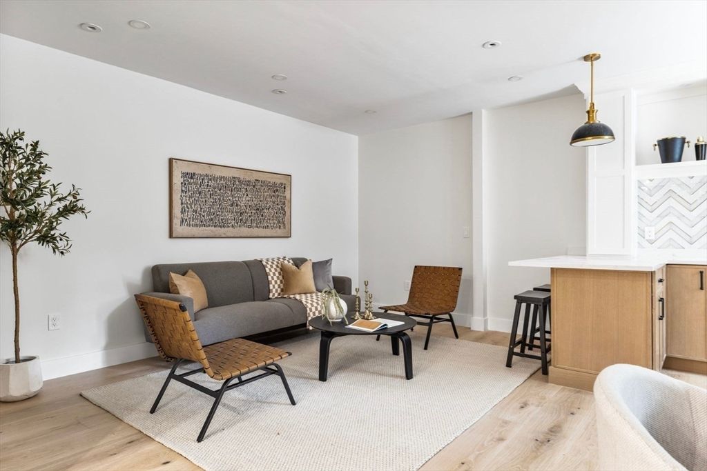 Interior, Living room, Pendant Lights, Recessed Lighting, Wood Texture Flooring