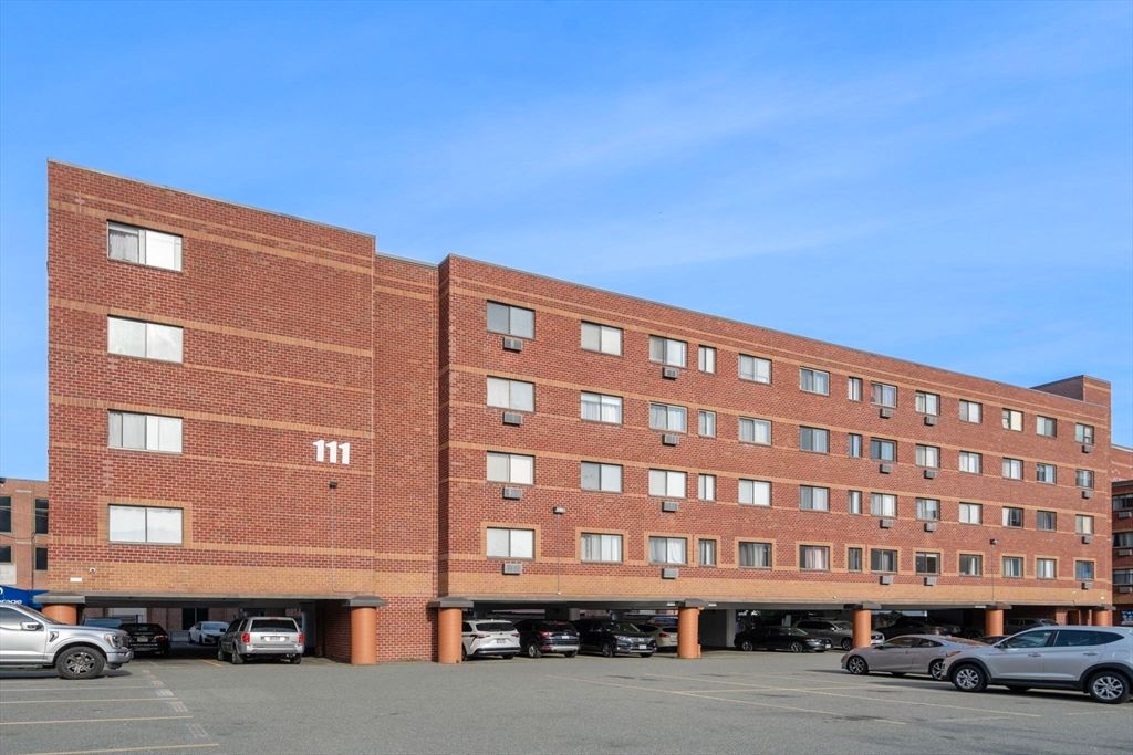 Exterior, Facade, Condo Building