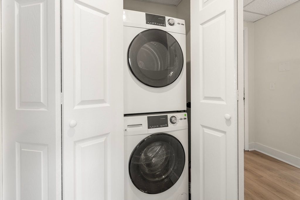 Interior, Utility Closets, Washer, Wood Texture Flooring