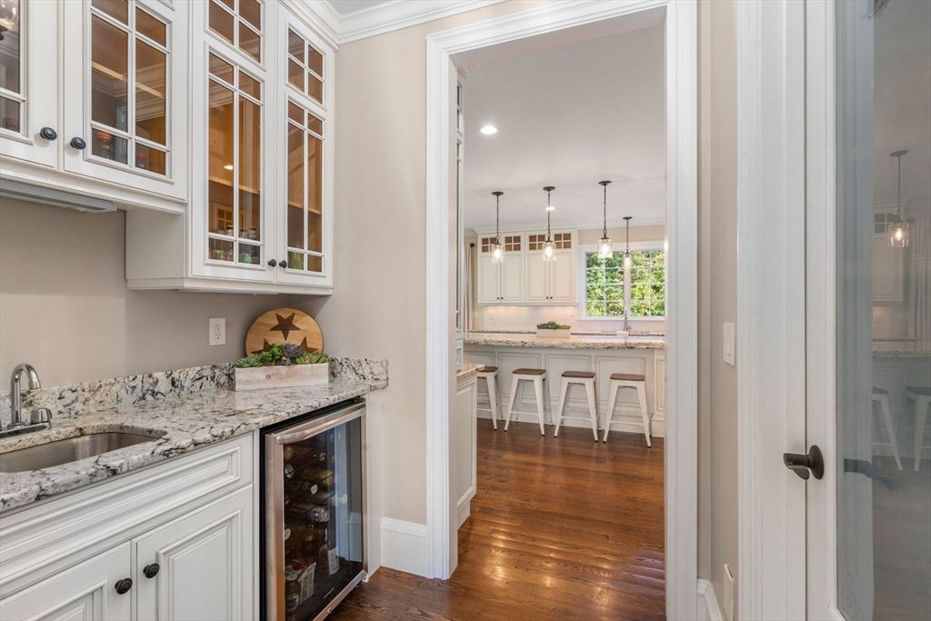 Dining room, Interior, Kitchen, Pendant Lights, Recessed Lighting, Wood Texture Flooring