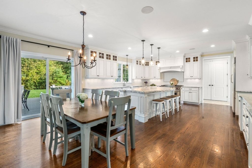 Chandelier, Dining room, Interior, Kitchen, Pendant Lights, Recessed Lighting, Wood Texture Flooring