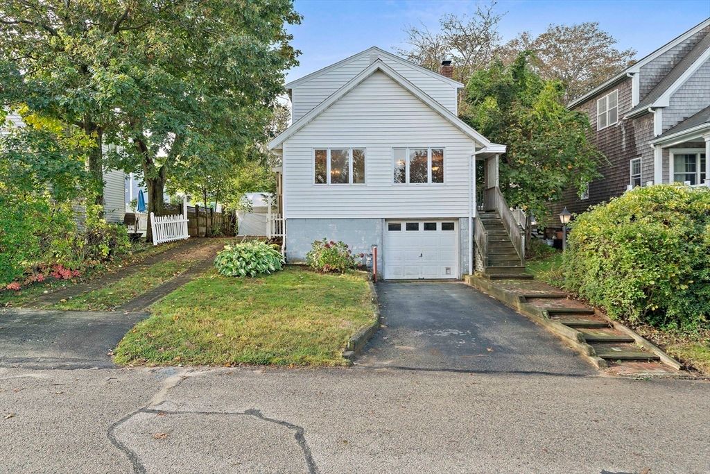 Attached, Exterior, Facade, Raised Ranch