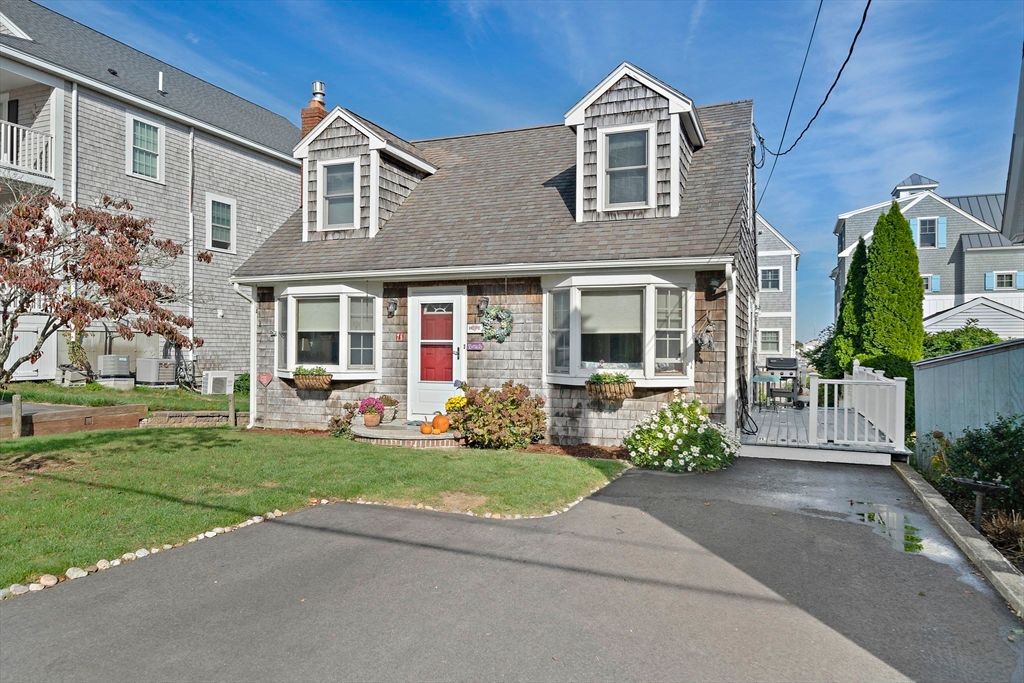 Exterior, Facade, Cape Cod