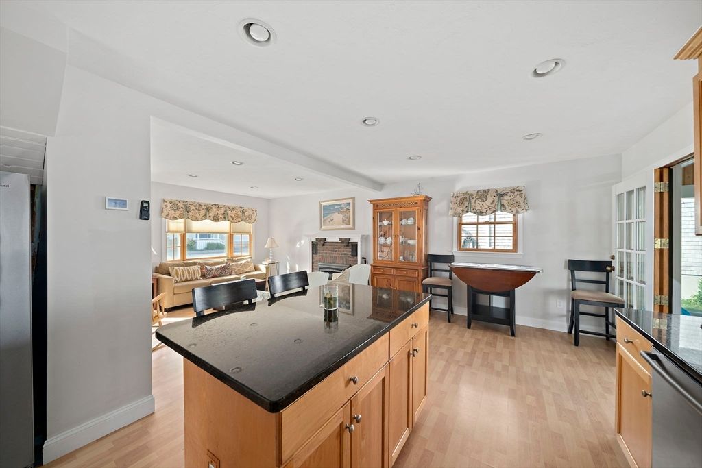 Interior, Kitchen, Piano, Recessed Lighting, Wood Texture Flooring
