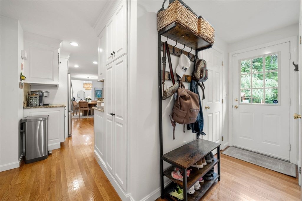 Chandelier, Dining room, Interior, Kitchen, Pendant Lights, Recessed Lighting, Wood Texture Flooring