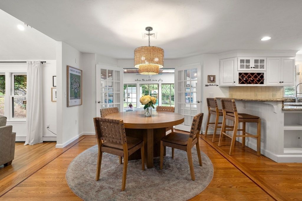 Chandelier, Dining room, Interior, Kitchen, Recessed Lighting, Wood Texture Flooring