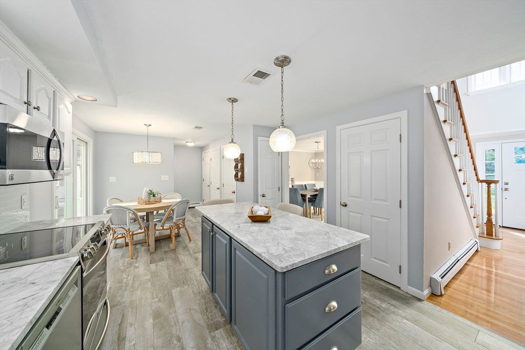 Chandelier, Dining room, Interior, Kitchen, Pendant Lights, Wood Texture Flooring