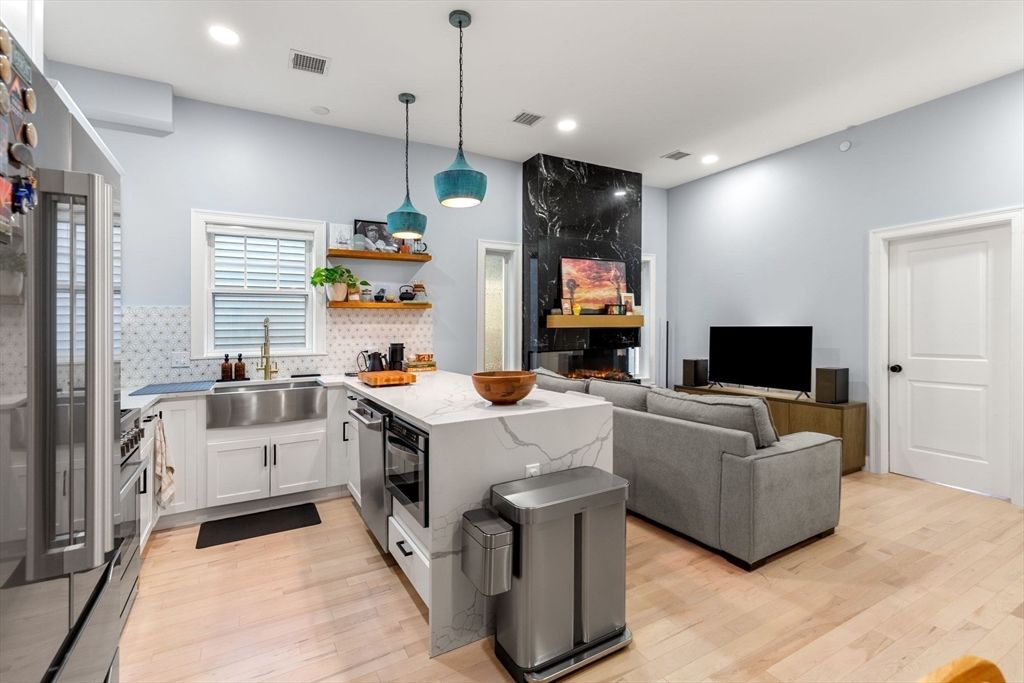 Interior, Kitchen, Living room, Pendant Lights, Recessed Lighting, Stainless Steel Appliances, Wood Texture Flooring