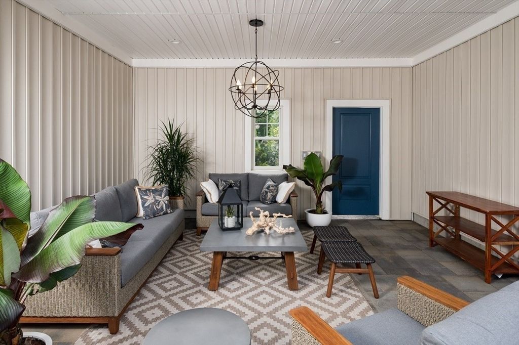 Chandelier, Interior, Living room