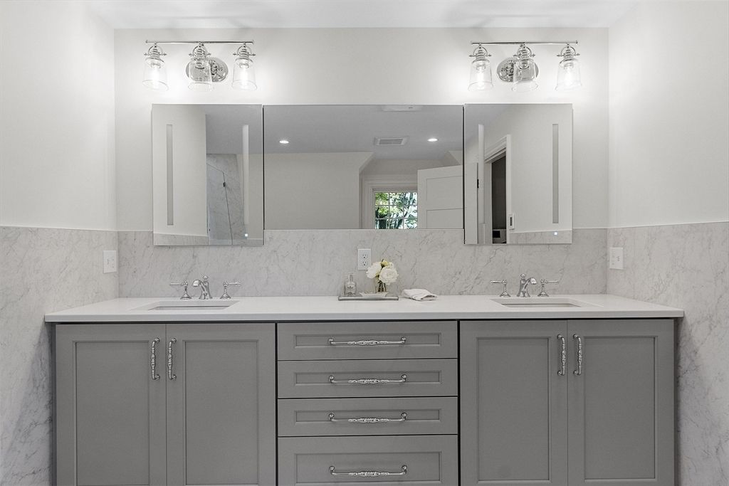 Bathroom, Dual Sink Vanities, Interior
