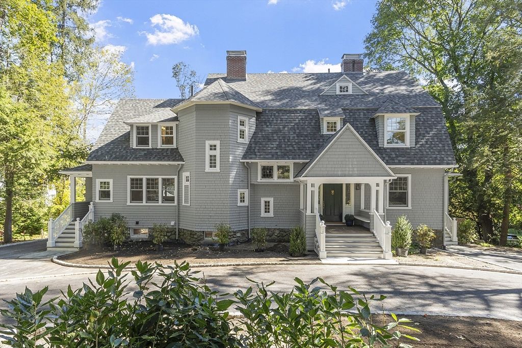 Exterior, Facade, Queen Anne Victorian