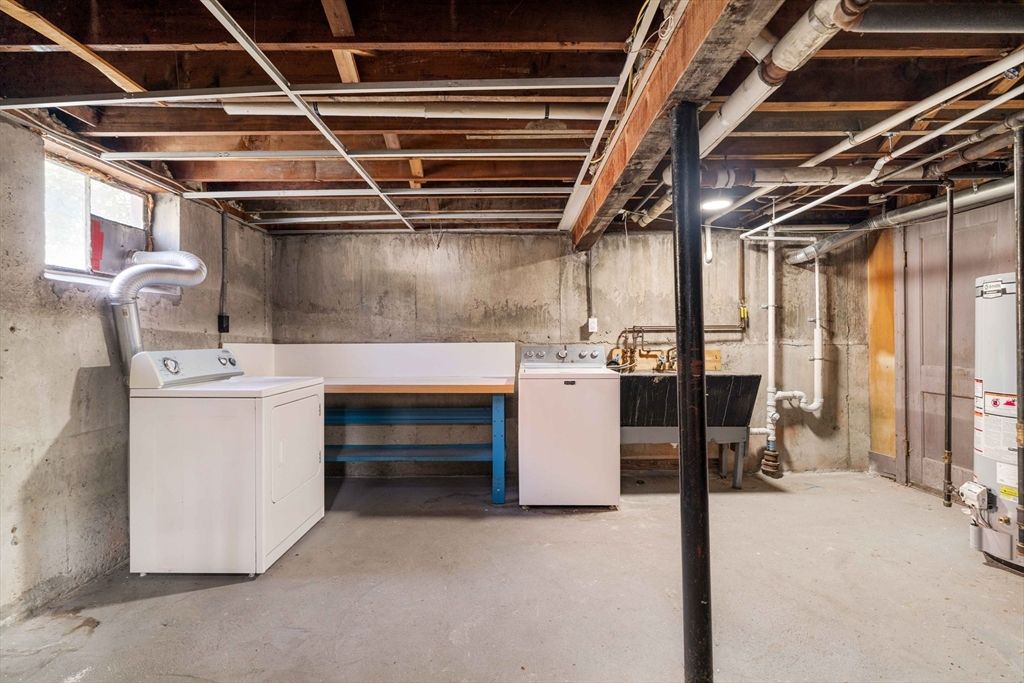 Interior, Washer, Wooden Beams