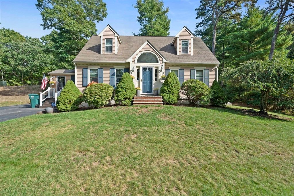 Exterior, Facade, Cape Cod