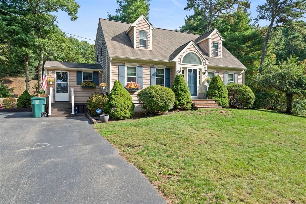 Exterior, Facade, Cape Cod