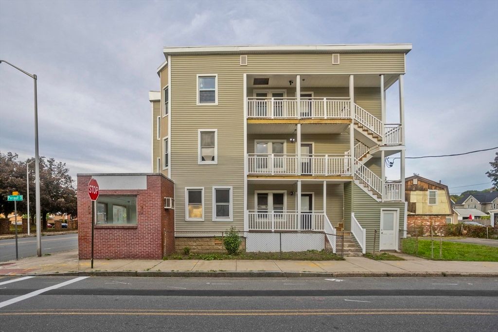 Exterior, Facade, Condo Building