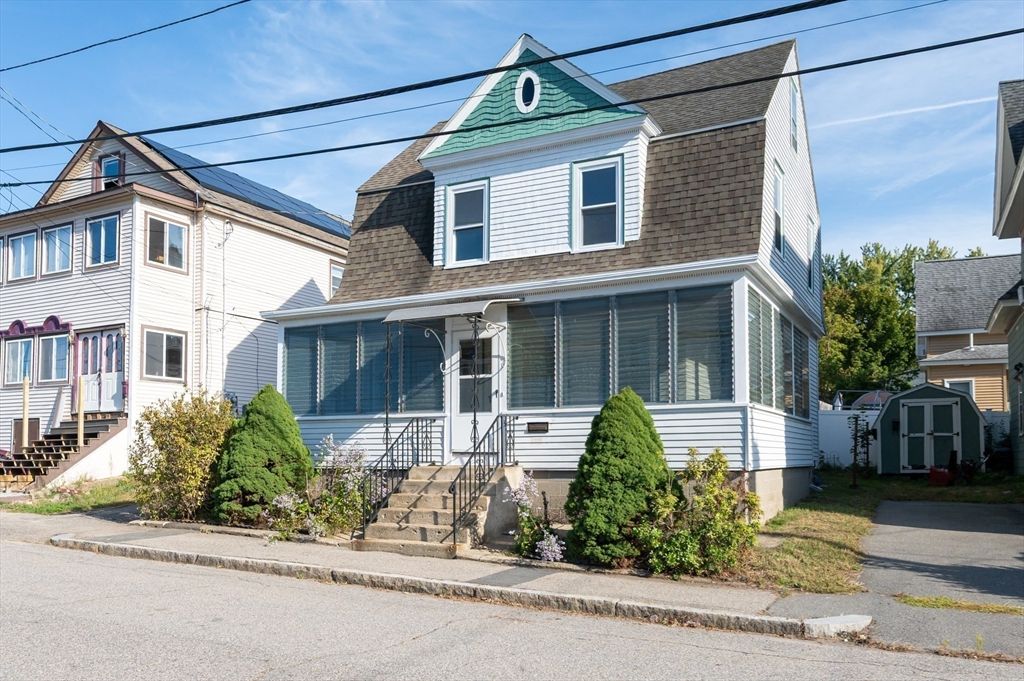Exterior, Facade, Queen Anne Victorian