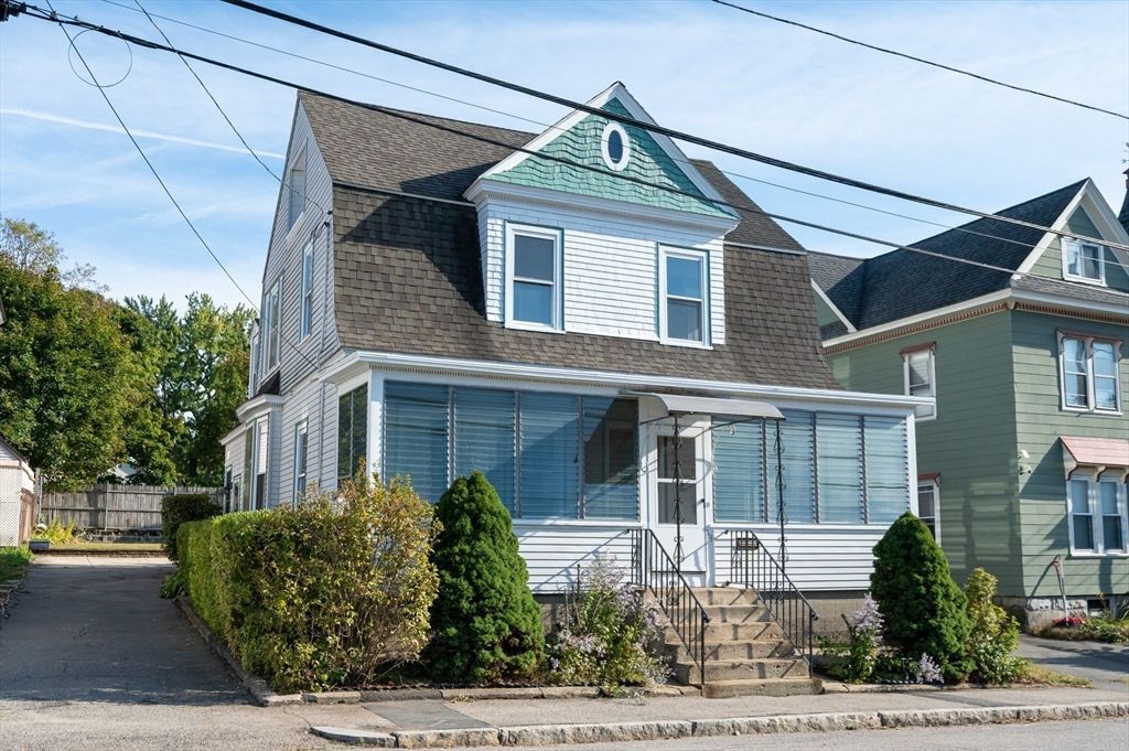 Exterior, Facade, Queen Anne Victorian