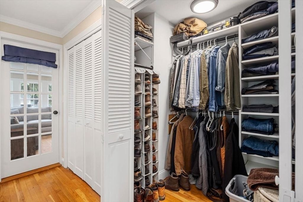 Interior, Walk-in Closets, Wood Texture Flooring