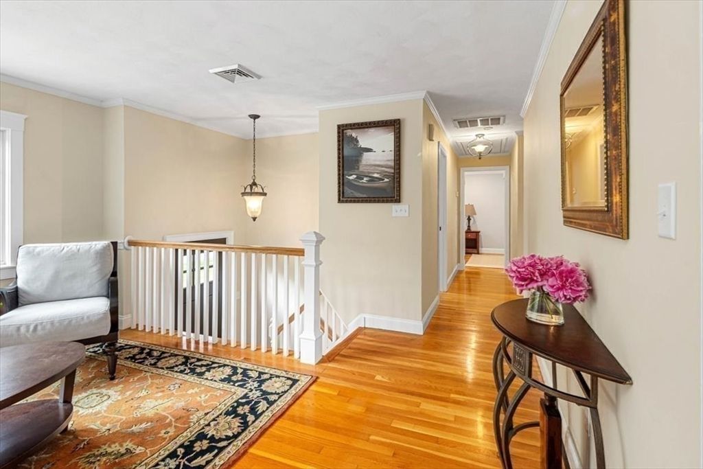 Interior, Pendant Lights, Wood Texture Flooring