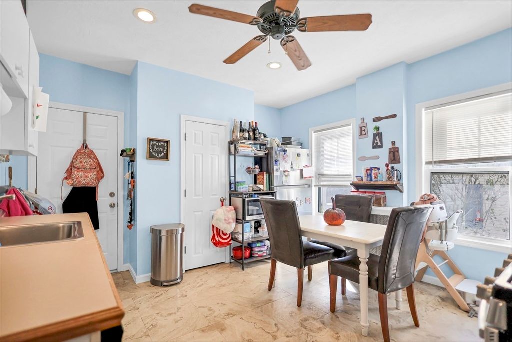 Dining room, Interior, Recessed Lighting