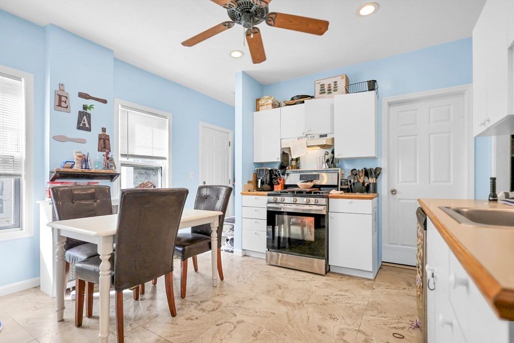 Dining room, Interior, Kitchen, Recessed Lighting, Stainless Steel Appliances
